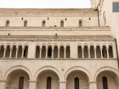 ...o ancora dell�esaforato del prospetto sud della Cattedrale (quello che da sul cortile interno dell�Arcivescovado), che fu costruito per intero